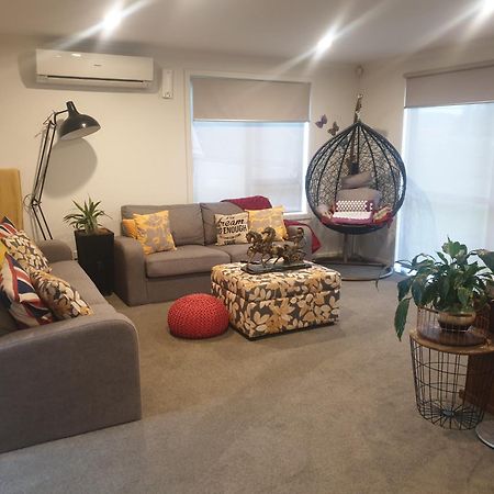 شقة Bed N Breakfast On Pear Tree Lane هاملتون الغرفة الصورة
